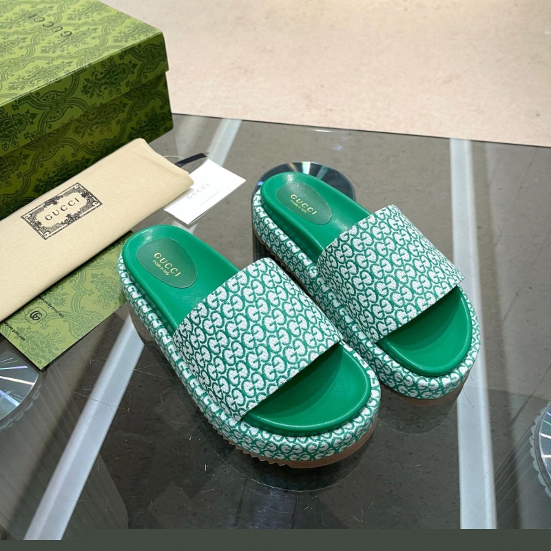 G*u*i slippers